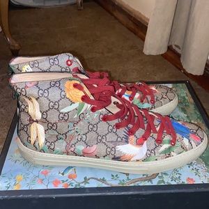 High top Gucci Shoes with Colorful Birds Printed and a metal tiger on the tongue